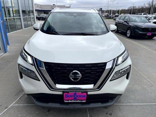 Pearl White Tricoat 2021 Nissan Rogue SV