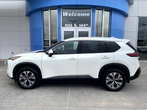 Pearl White Tricoat 2021 Nissan Rogue SV