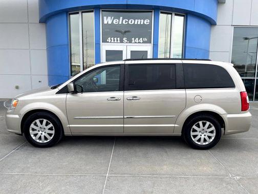 2016 Chrysler Town & Country Touring