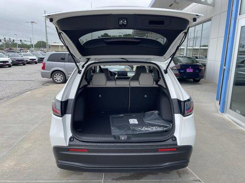 Platinum White Pearl 2026 Honda HR-V LX