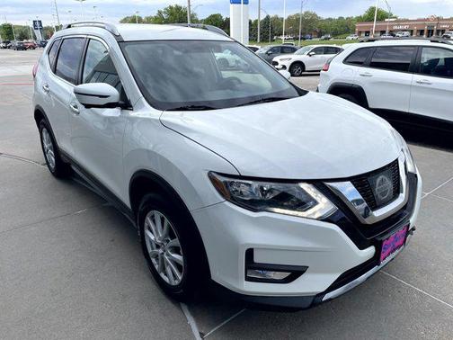 Pearl White 2017 Nissan Rogue SV