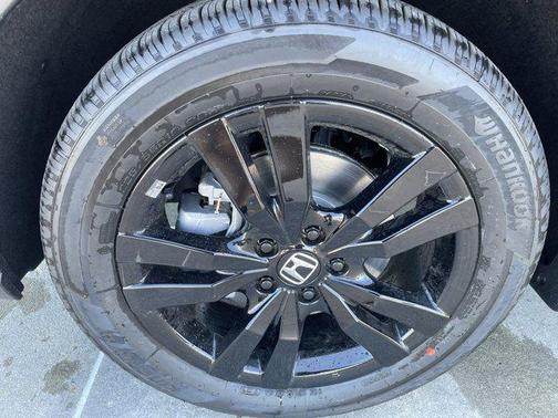 Crystal Black Pearl 2026 Honda HR-V AWD Sport