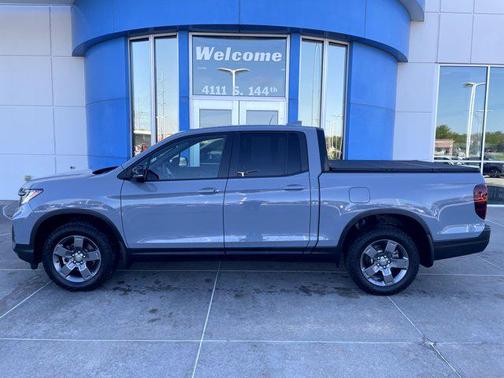Sonic Gray Pearl 2025 Honda Ridgeline TrailSport