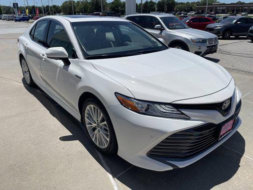 2018 Toyota Camry Hybrid XLE