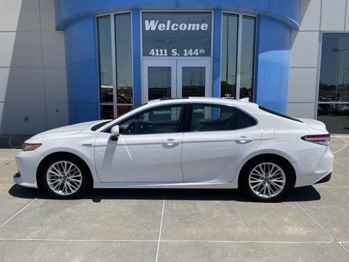 2018 Toyota Camry Hybrid XLE