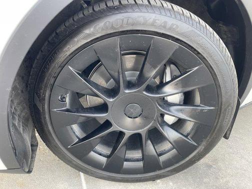 2025 Tesla Model Y Long Range Dual Motor All-Wheel Drive