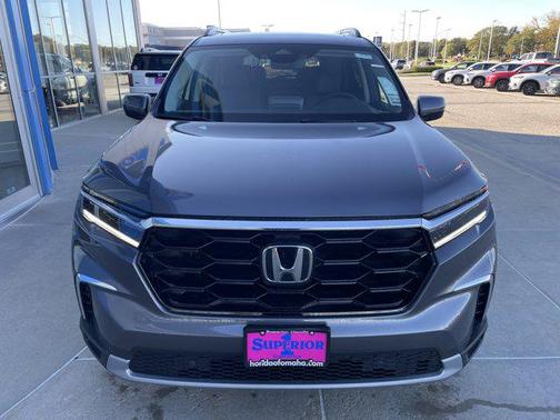 2025 Honda Pilot Touring 8-Passenger