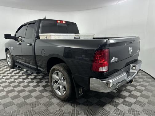 Brilliant Black Crystal Pearlcoat 2018 RAM 1500 Big Horn