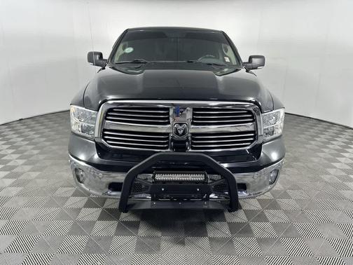 Brilliant Black Crystal Pearlcoat 2018 RAM 1500 Big Horn