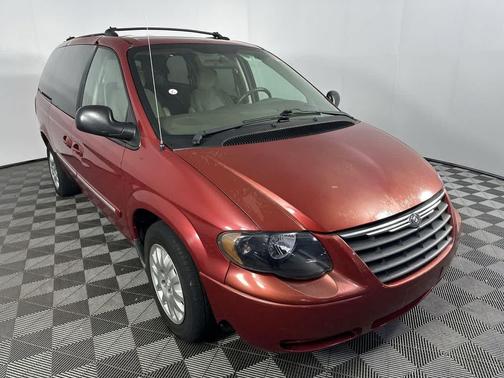 2005 Chrysler Town & Country Touring