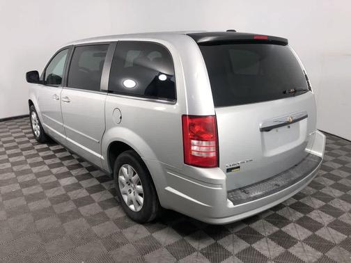 2009 Chrysler Town & Country LX