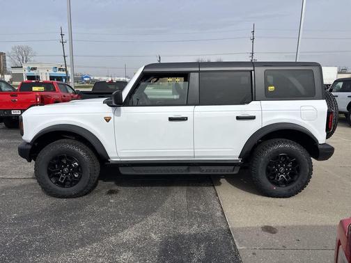 OXFORD WHITE 2026 Ford Bronco Badlands