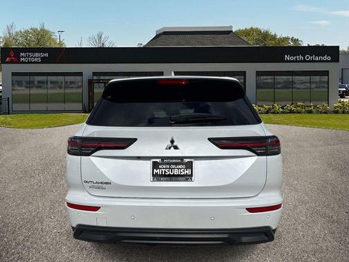 White Diamond 2025 Mitsubishi Outlander ES 2.5 2WD