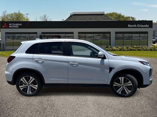White Diamond 2026 Mitsubishi Outlander Sport SE