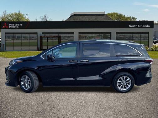 Midnight Black Metallic 2024 Toyota Sienna XLE