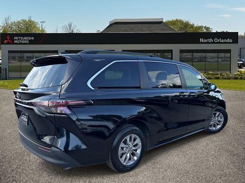 Midnight Black Metallic 2024 Toyota Sienna XLE