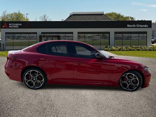 Alfa Rosso 2023 Alfa Romeo Giulia Veloce RWD