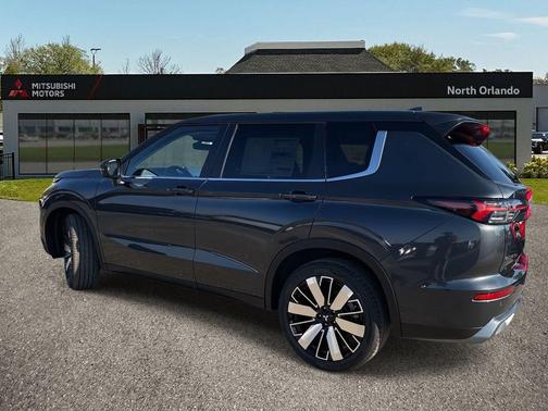 Graphite Gray 2026 Mitsubishi Outlander SEL