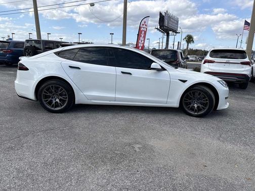 2022 Tesla Model S Plaid