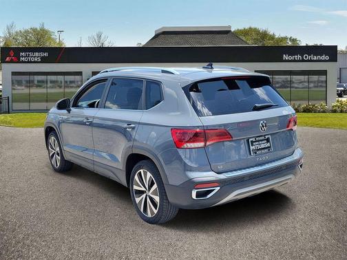 Platinum Gray Metallic 2022 Volkswagen Taos 1.5T SE