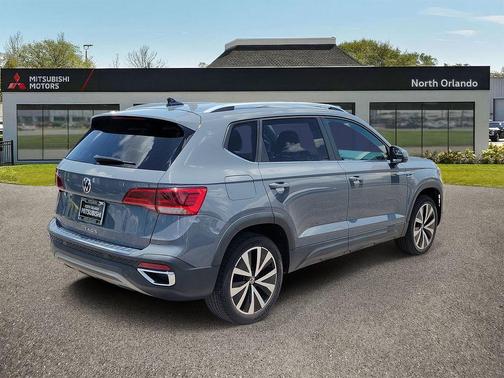 Platinum Gray Metallic 2022 Volkswagen Taos 1.5T SE