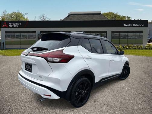 2021 Nissan Kicks SR