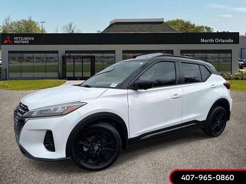 Aspen White/Super Black 2021 Nissan Kicks SR