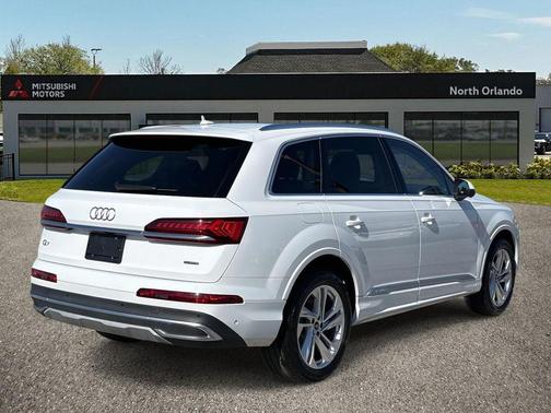 2023 Audi Q7 55 Premium Plus