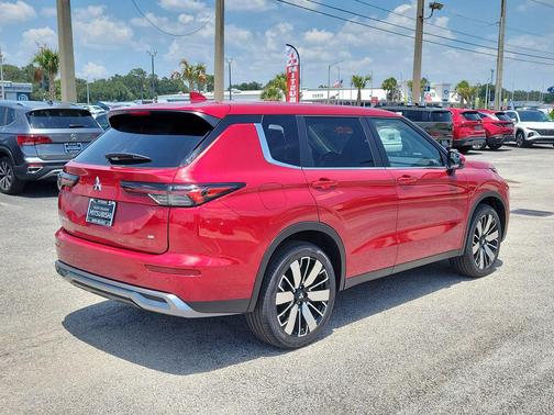 Red Diamond 2026 Mitsubishi Outlander SE