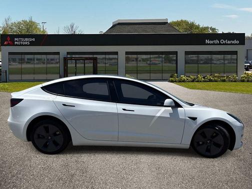 Pearl White Multi-Coat 2023 Tesla Model 3 Standard Range