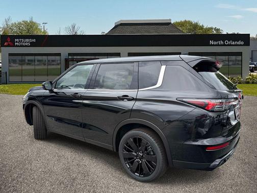 Black Diamond 2026 Mitsubishi Outlander LE
