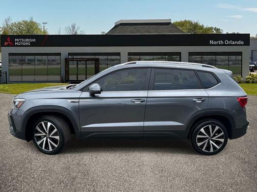 Platinum Gray Metallic 2022 Volkswagen Taos 1.5T SE