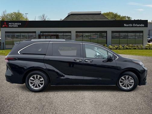 2023 Toyota Sienna XLE