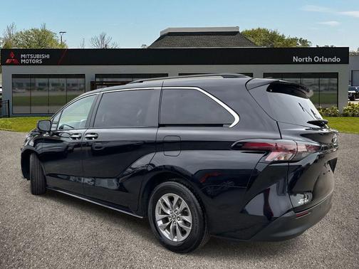 2023 Toyota Sienna XLE