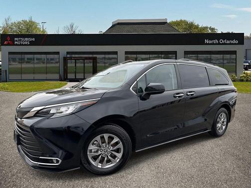 2023 Toyota Sienna XLE