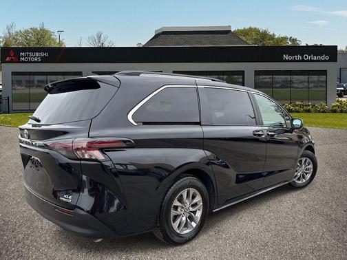 2023 Toyota Sienna XLE