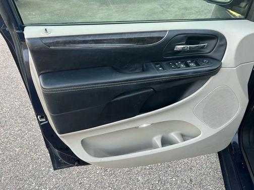 2013 Chrysler Town & Country Touring-L