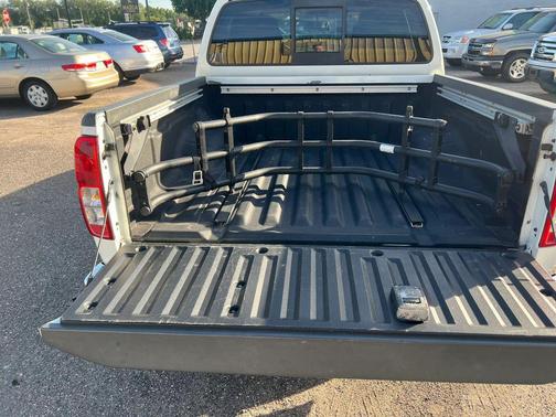 Glacier White 2014 Nissan Frontier SV