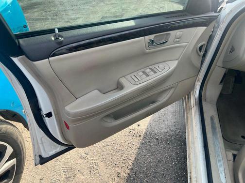 2008 Cadillac DTS Base