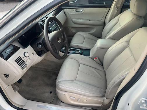 2008 Cadillac DTS Base