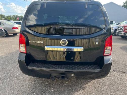 2012 Nissan Pathfinder LE