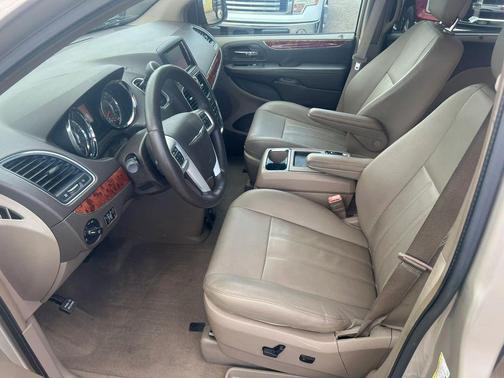 Cashmere/Sandstone Pearlcoat 2016 Chrysler Town & Country Touring