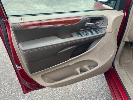 2013 Chrysler Town & Country Touring-L
