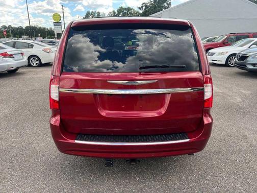 2013 Chrysler Town & Country Touring-L
