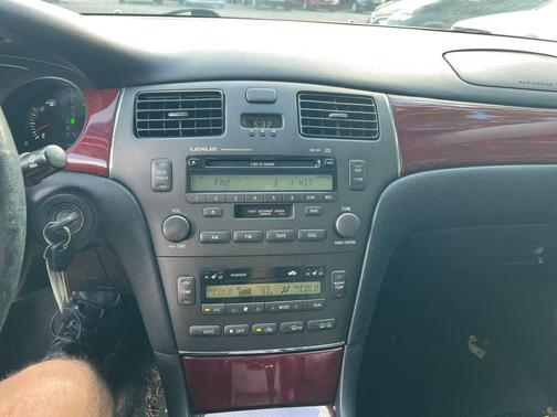 Millennium Silver Metallic 2002 Lexus ES 300 Base