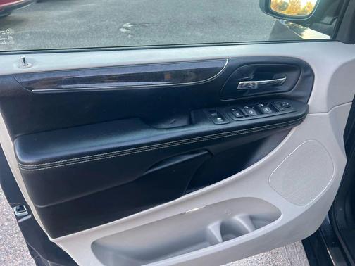 2013 Chrysler Town & Country Touring-L