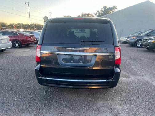 2013 Chrysler Town & Country Touring-L