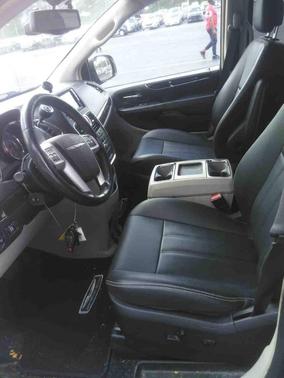 2016 Chrysler Town & Country Touring-L