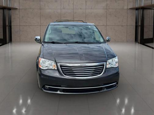 2016 Chrysler Town & Country Touring-L