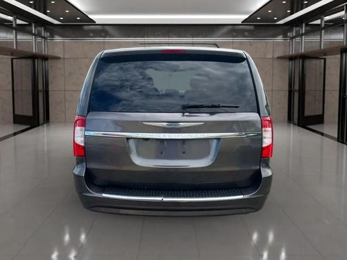 2016 Chrysler Town & Country Touring-L